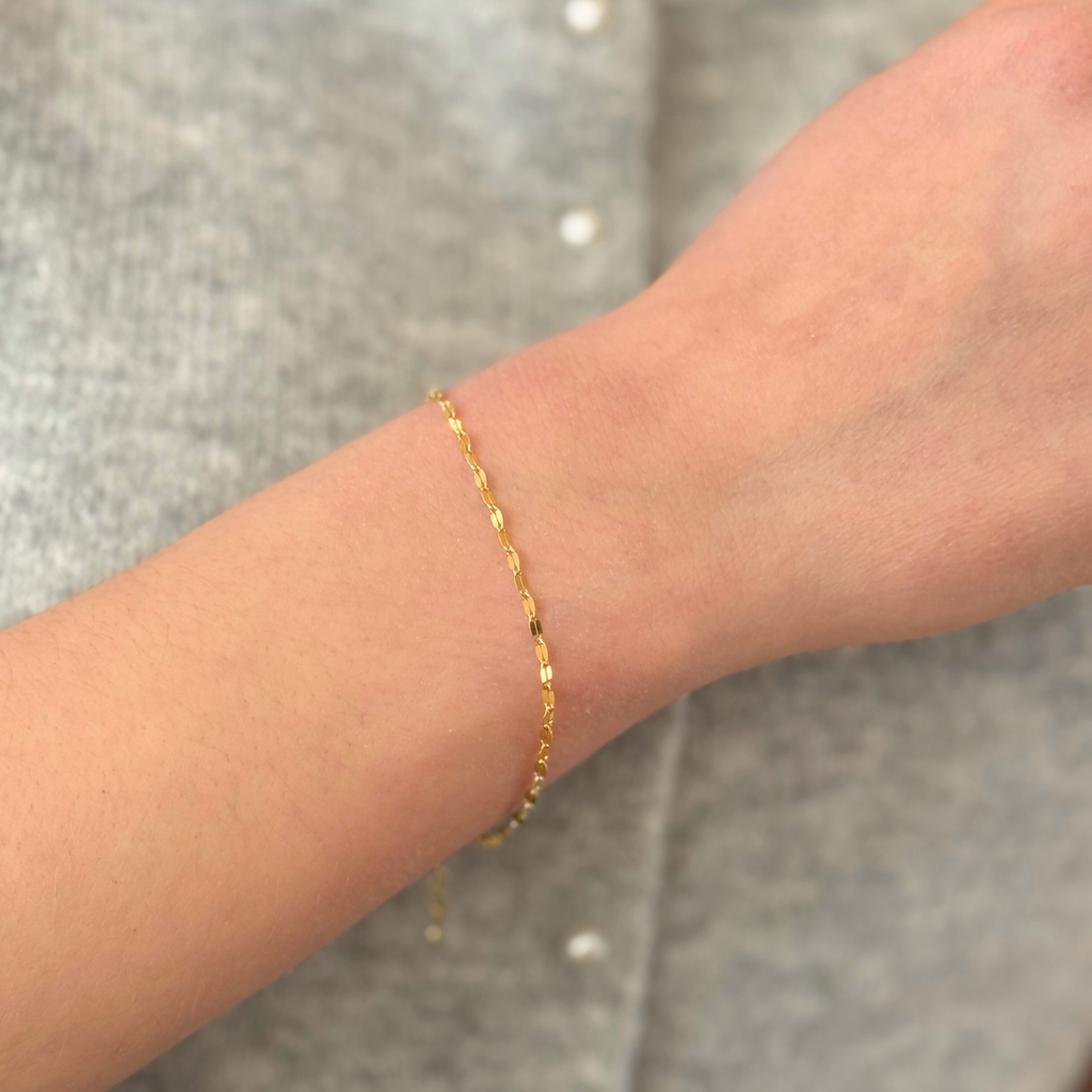 Dainty Gold Shimmer Bracelet