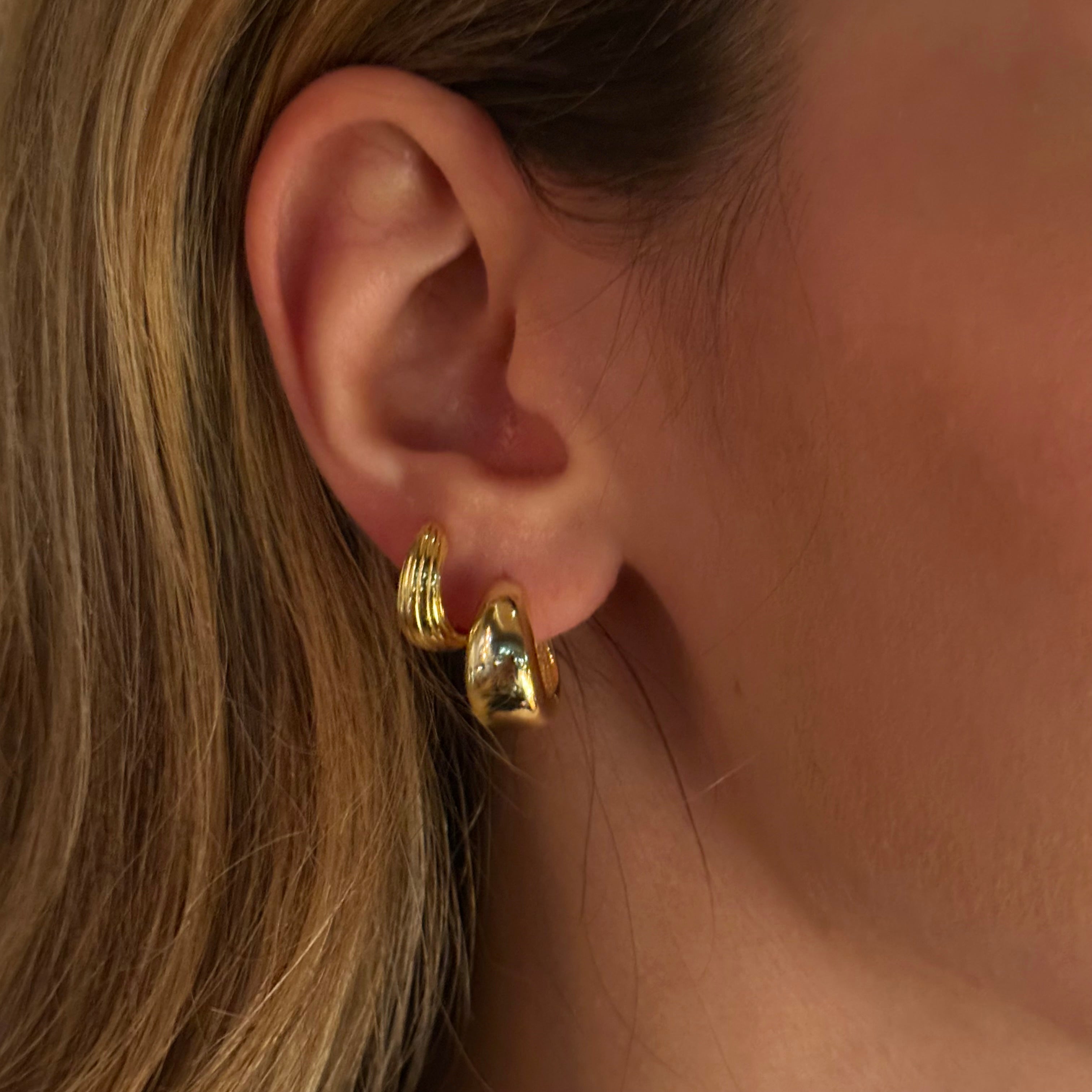 Ribbed Dome Small Hoops