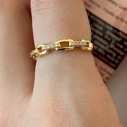 Bague en zircone avec chaîne à maillons délicats